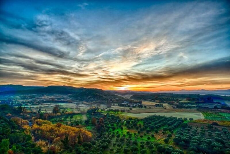 Premium Tour of Olympia: Wine & Dine Retreat - Key Points