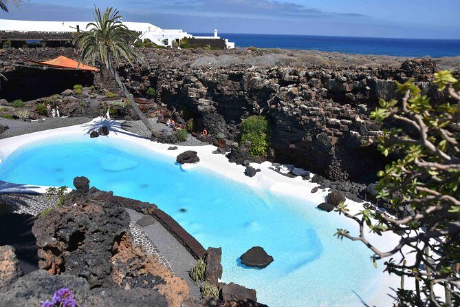 Premium Tour Timanfaya National Park and Cueva de Los Verdes - Who Would Enjoy This Tour?