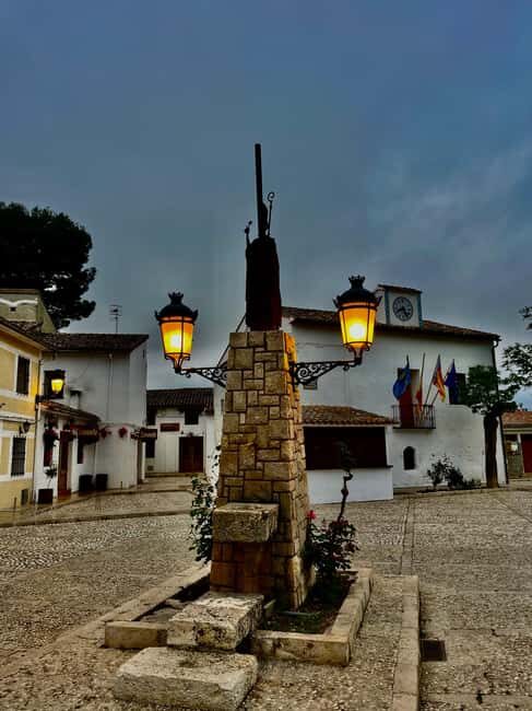 Premium Winery with 7 Tastings & Castle from Alicante and Benidorm - The Guide and the Atmosphere