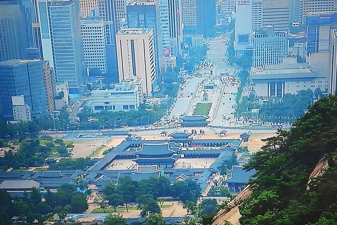 Primary and Main Royal Palace, Gyeongbokgung palace and its vicinity - The Sum Up