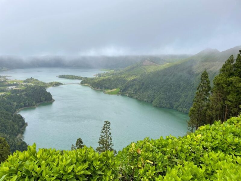 Privat van tour Sete Cidades, Lagoa do Fogo  volcanic lakes - The Sum Up