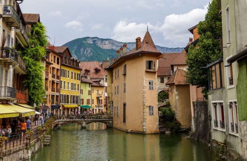 Private 2-hour Walking Tour of Annecy with official guide - The Sum Up