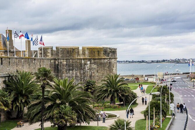 Private 2-hour Walking Tour of Saint Malo with private official tour guide - A Closer Look at the Tour Experience