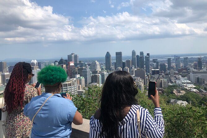 PRIVATE 3-hour COMPLETE tour of Montréal in convertible Cadillac - A Carefully Curated Itinerary with Highlights