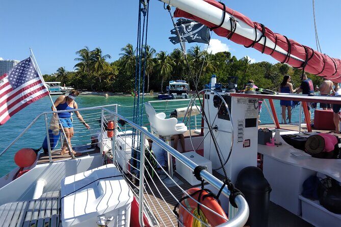 Private 3 Hour Miami Tour aboard Great White 50FT Power Catamaran - Key Points