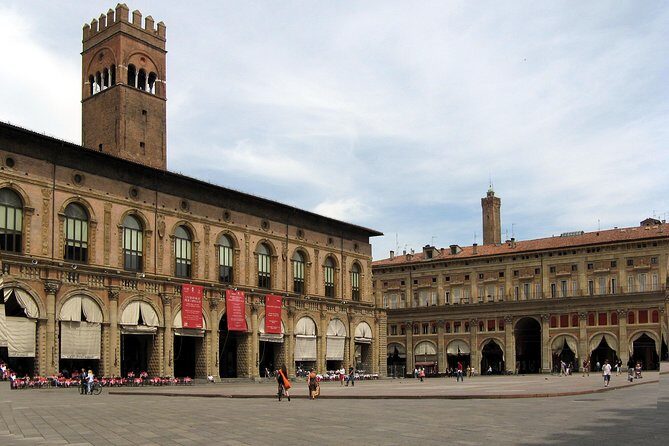 Private 3-hour Walking Tour of Bologna with private official tour guide - A Deep Dive into the Bologna Walking Tour