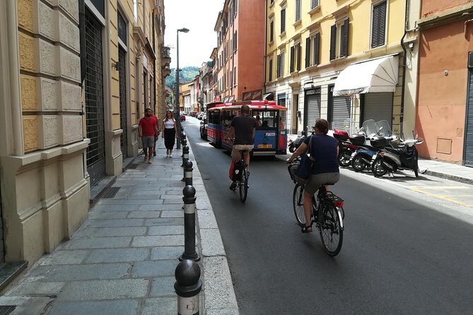 Private 3-hour Walking Tour of Bologna with private official tour guide - FAQ