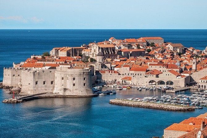 Private 3 hours walking tour of the Old Town with transfer - Key Points