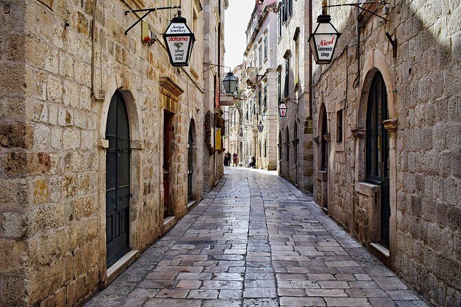 Private 3 hours walking tour of the Old Town with transfer - An In-Depth Look at What This Tour Offers