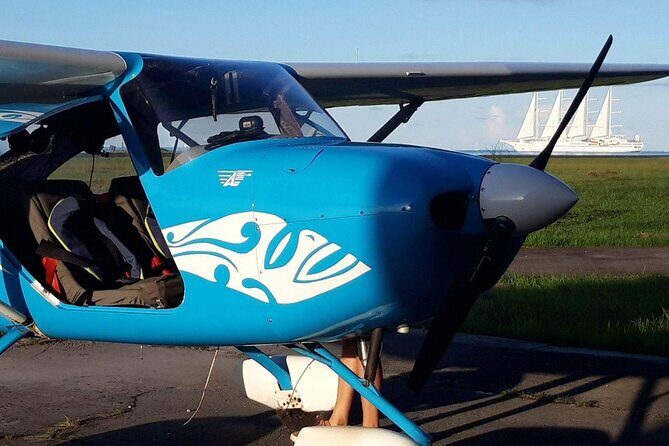 Private 30-minute flight downwind of Huahine - A Closer Look at the Flight Experience