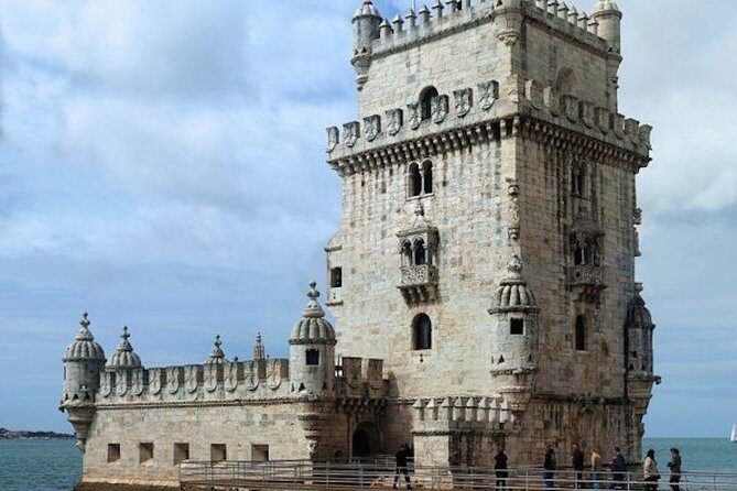 Private 4-hour city tour of Lisbon with driver & official guide w/ Hotel pick up - FAQ