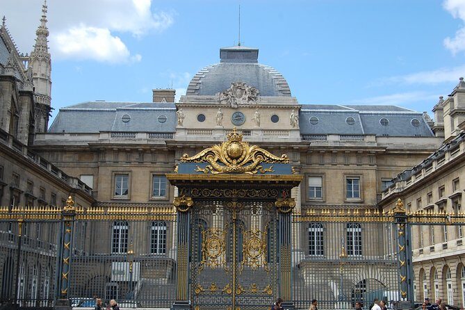Private 4-hour city tour of Paris with driver and official guide - FAQ