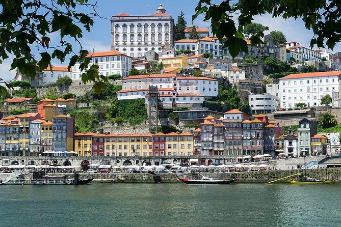 Private 4 hours tour of the "Main Monuments" in Oporto w/ pick up - A Deep Dive into the Porto Highlights