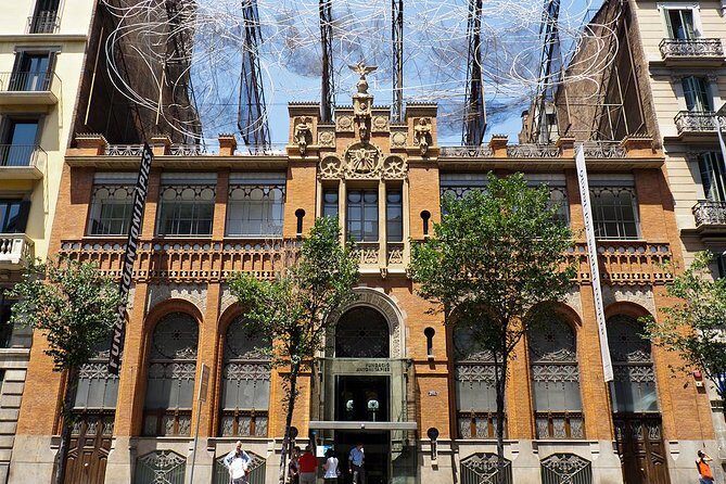 Private 4h Tour Of Camp Nou And Most Emblematic Sites Of Barcelona with pick up - The Logistics: Comfort, Timing, and Flexibility