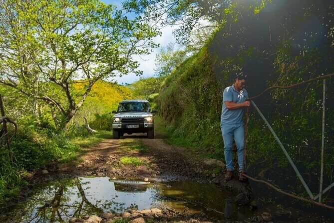 Private 4x4 Jeep Half Day - Picturesque Peaks, Vineyards, Skywalk - FAQs