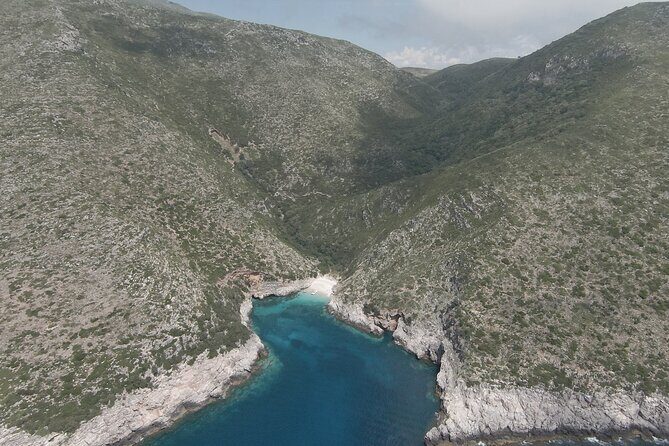 Private 6 H Boat Dafina Bay & Bear's Bay - What to Expect During the Day