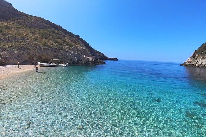 Private 6 H Boat Dafina Bay & Bear's Bay - The Sum Up