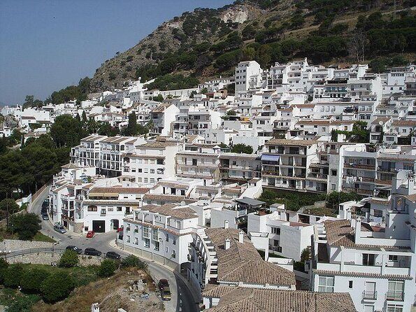 Private 8-hour Tour to Mijas Marbella and Puerto Banús from Malaga - The Experience: What You Can Expect