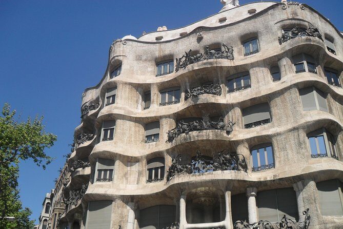 Private 8 hours Tour of Barcelona with driver and official tour guide - Who Should Consider This Tour?