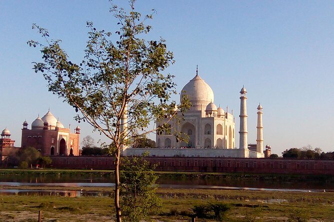 Private Agra Day Tour With Tuk Tuk - Exploring the Itinerary: What to Expect from Each Stop