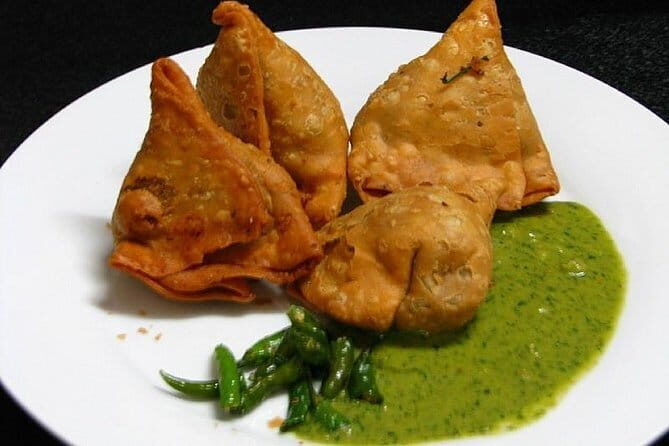 Private Agra Tour from Pune- All Inclusive - FAQs