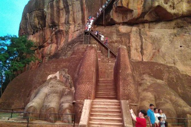 Private all inclusive Day trip Sigiriya Lion rock and Dambulla Cave temple - Experience Review: Private All-Inclusive Day Trip to Sigiriya Lion Rock and Dambulla Cave Temple