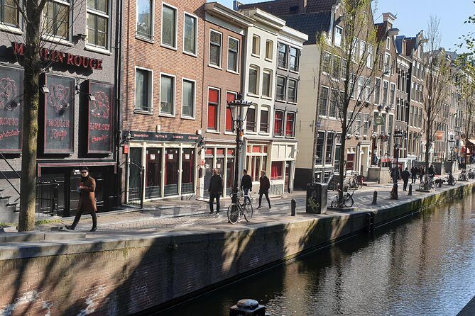 Private Amsterdam Red Light District tour in Spanish - Summary: Who Is This Tour Best For?