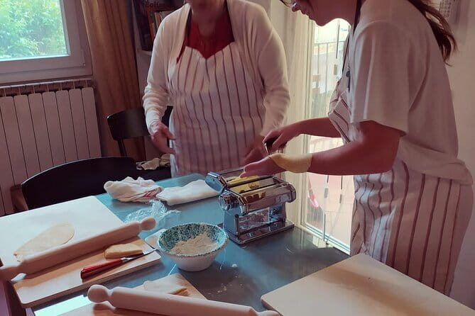Private and authentic cooking class experience with family - Key Points