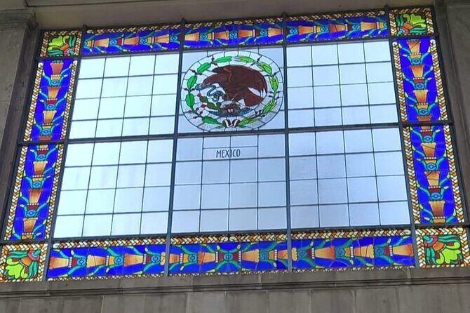 Private and Guided Tour to Chapultepec Castle with Transportation - Key Points