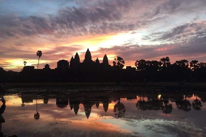 Private Angkor Wat Sunrise Bayon Ta Prohm by bike - Witnessing the Sunrise at Angkor Wat