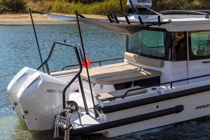 Private Axopar 37 MotorYacht Cruise in Santorini w/ Snack & Drink - FAQ