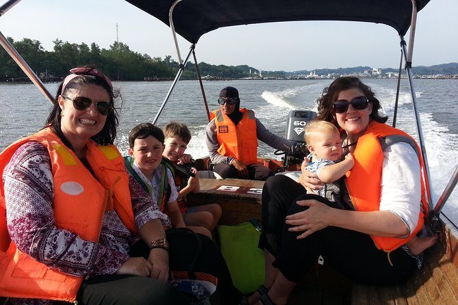 Private Bandar Highlight, Water Village & Proboscis Monkey Tour - Additional Stops: Parks and Mausoleums