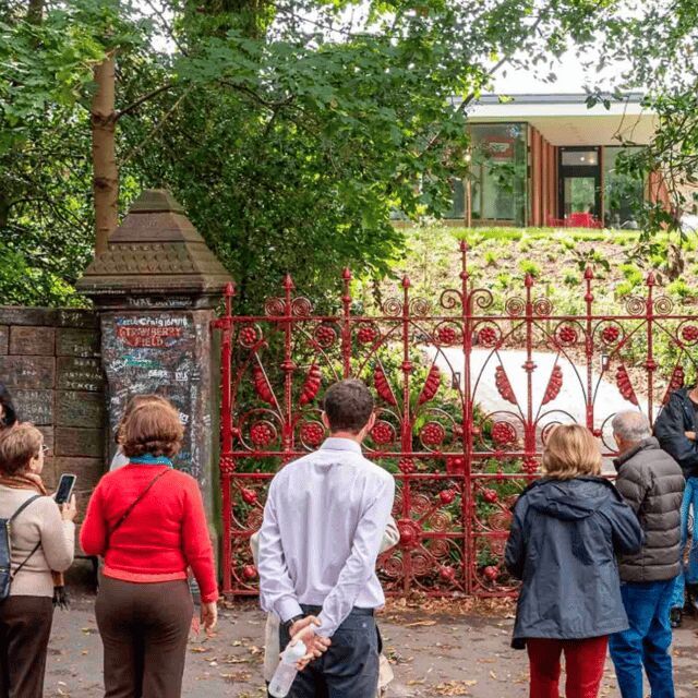 Private Beatles & Beer Bus tour 4 hour & drinks 1-8 people - Key Points