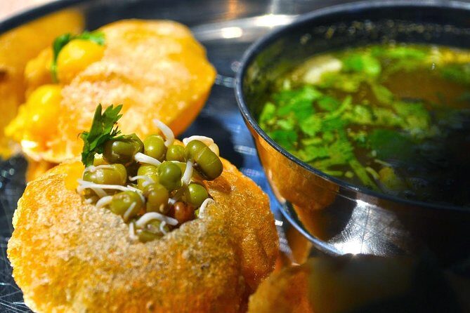 Private Bengaluru Food Walking Tour with Dinner - The Atmosphere and Experience