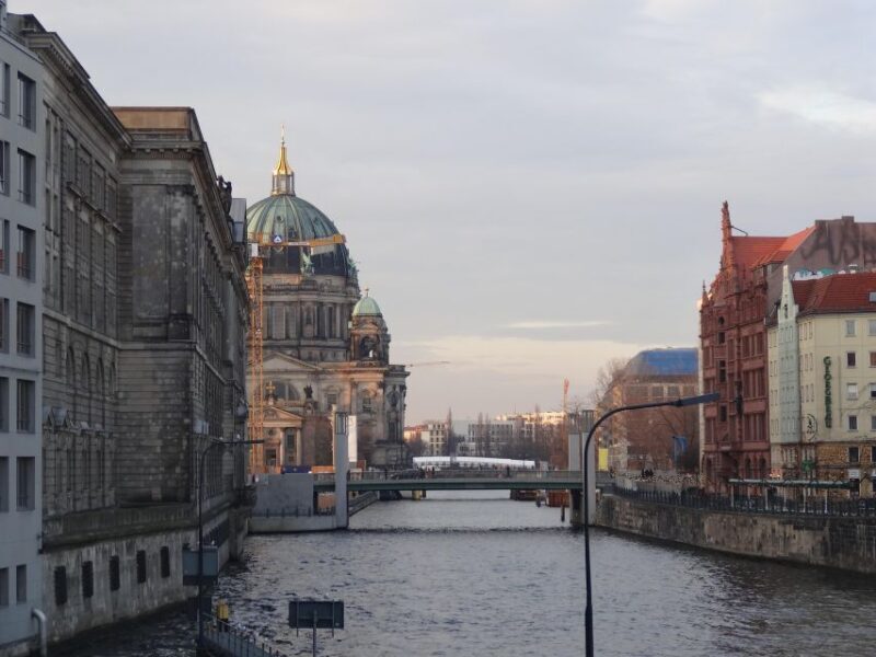 Private Berlin In a Day History Tour With Expert Guide - Why the Guides Make a Difference