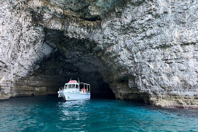 Private Boat Charter Blue Lagoon Crystal Lagoon and Comino - Key Points