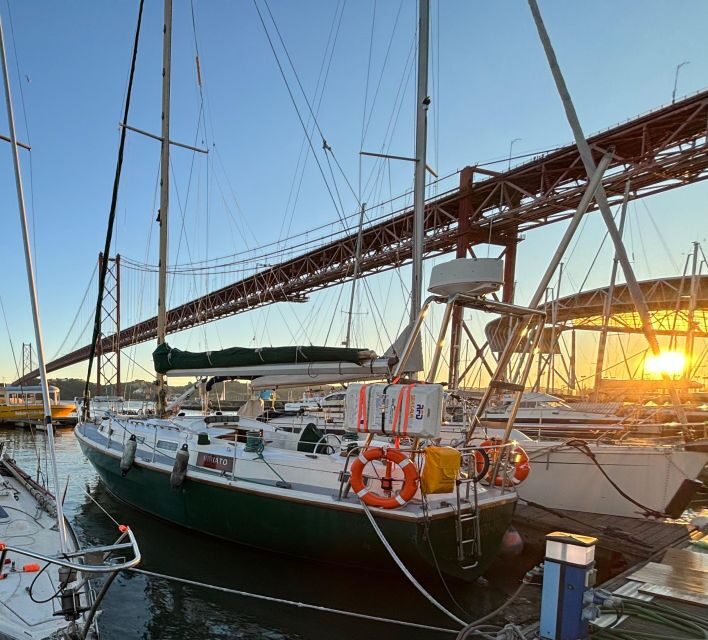 Private Boat Night Tour - Lisbon - FAQs
