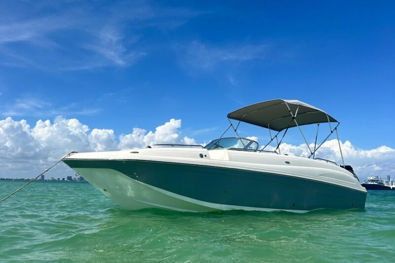 Private Boat Rental in Miami for 10 People - The Sum Up