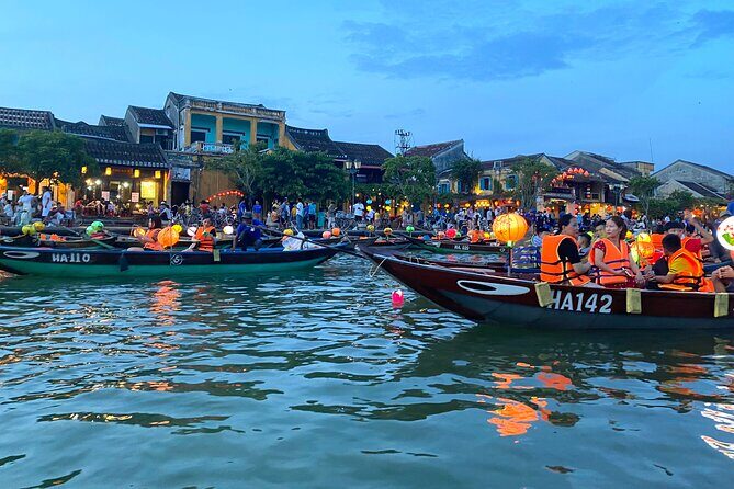 Private Boat Ride, Night Market, and Walking Tour in Hoi An - Exploring the Vibrant Night Market