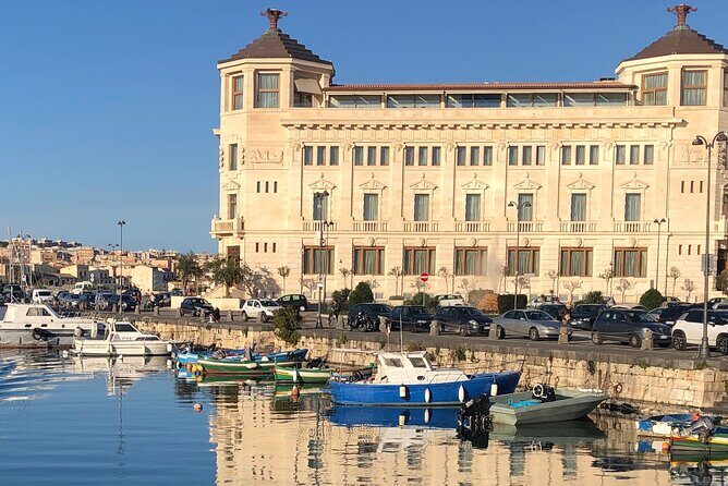 Private boat tour 1h Ortigia and caves with tales - FAQ