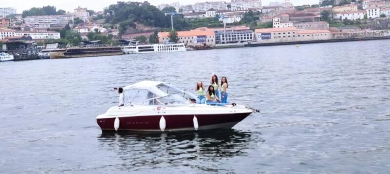 Private Boat Tour 6 Bridges 1h30, group price up to 6px - Frequently Asked Questions