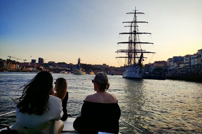 Private Boat Tour 6 Bridges and Ribeira 1h30 group price up to 6px - FAQs