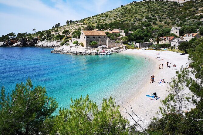 Private boat tour of Red rocks & Pakleni islands - What to Expect From the Guides