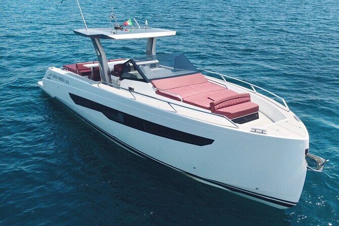 Private boat tour of the Island of Capri, Caves, Faraglioni - Key Points