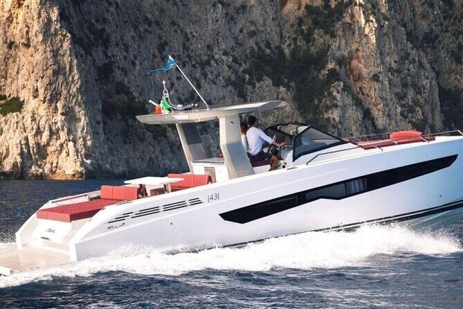 Private boat tour of the Island of Capri, Caves, Faraglioni - FAQ