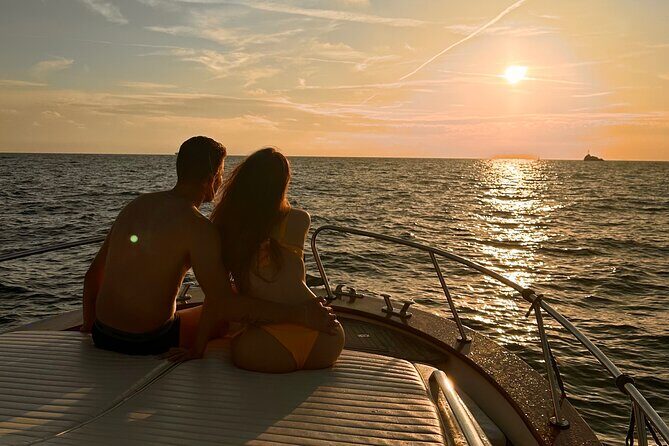 Private boat tour to Capri and Blue Grotto on Gozzo 32 ft - The Sum Up