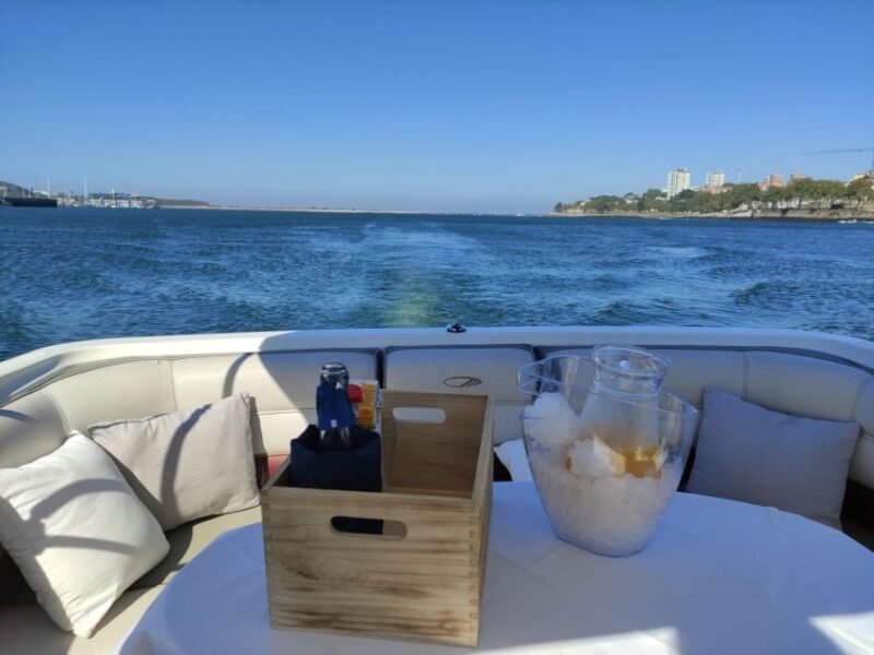 Private Boat Tour to Ponte D. Luís 1h, group price up to 6px - A Deep Dive into the Experience