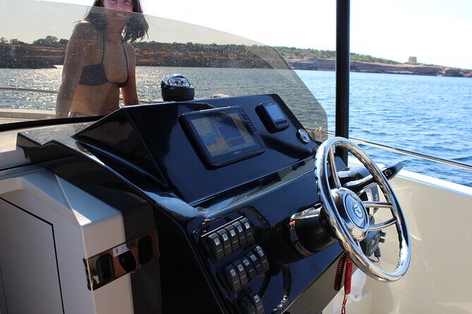 Private Boat tours around Ibiza - An In-Depth Look at the Experience