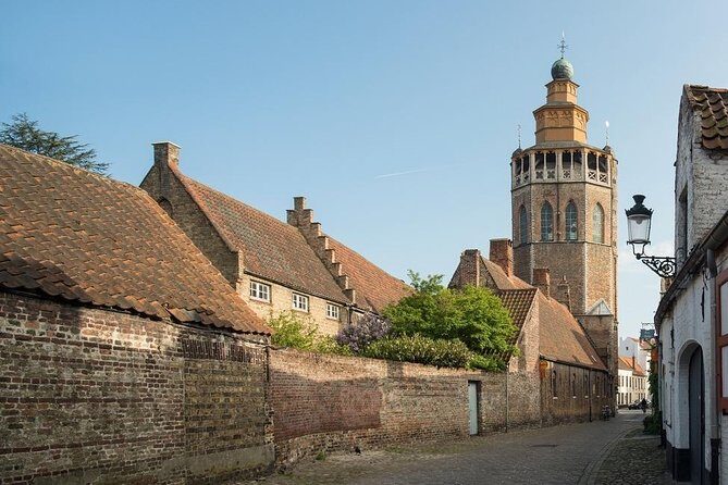 Private Bruges Historical Walking Tour with Chocolate Treat - Key Points