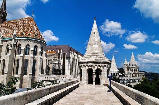 Private Buda and Pest tour by car with professional guide - Stunning Matthias Church